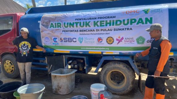 Kolaborasi Amal Yaqin dan Dompet Dhuafa Jawa Timur Salurkan Bantuan Air Bersih untuk Korban Banjir Sumatra